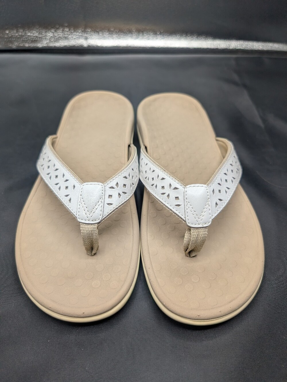 Vionic Women's Casandra Flip Flops White Leather